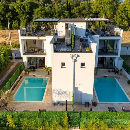فيلة Luxe House Bianca *