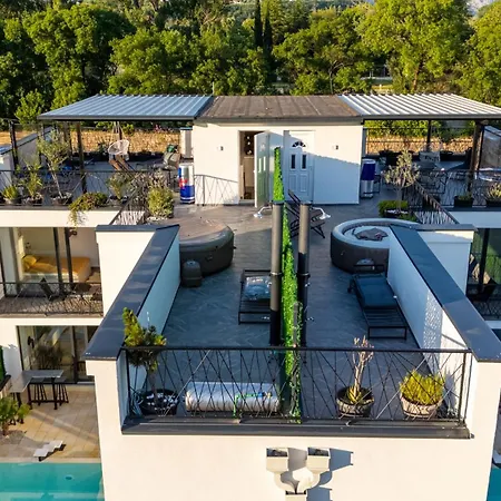 فيلة Luxe House Bianca *