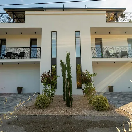 Luxe House Bianca