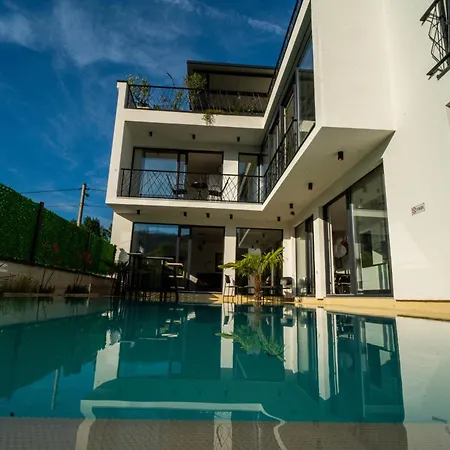 فيلة Luxe House Bianca