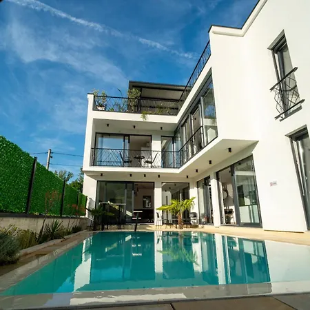 Luxe House Bianca